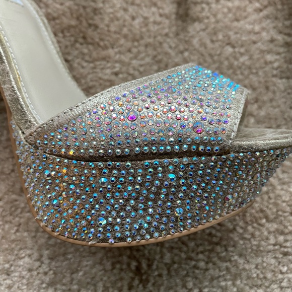 Stunning Steve Madden Heels - Picture 3 of 4